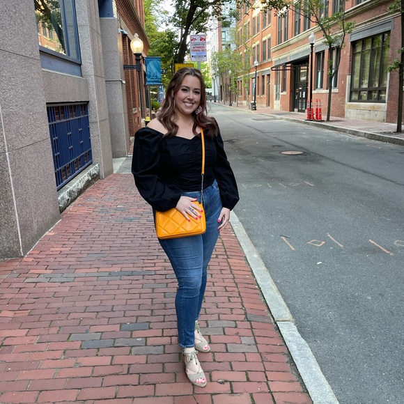 Meet your Posher, Danyele - Picture 1 of 7